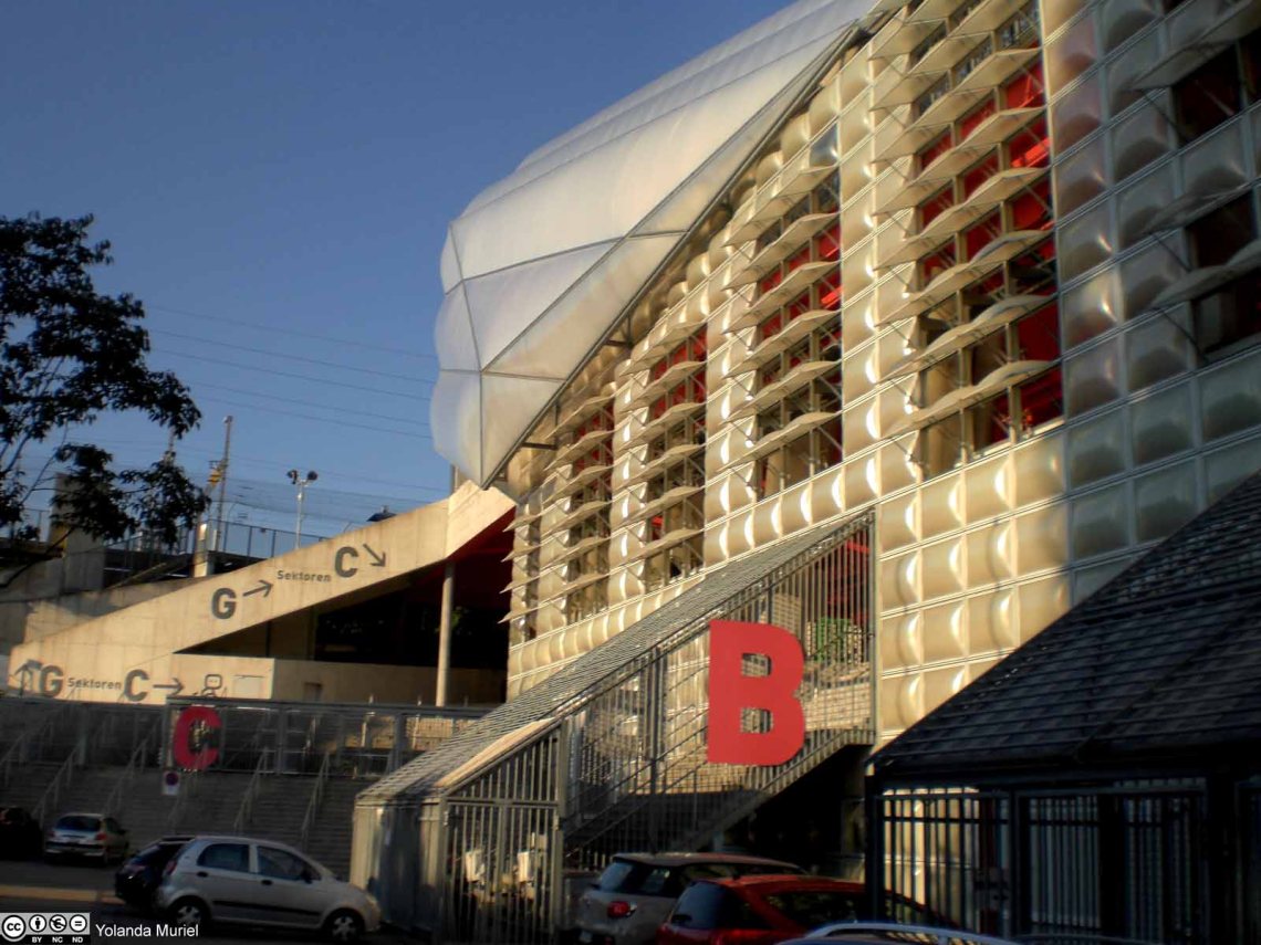 Stade de football, centre commercial, residénce du troisième âge