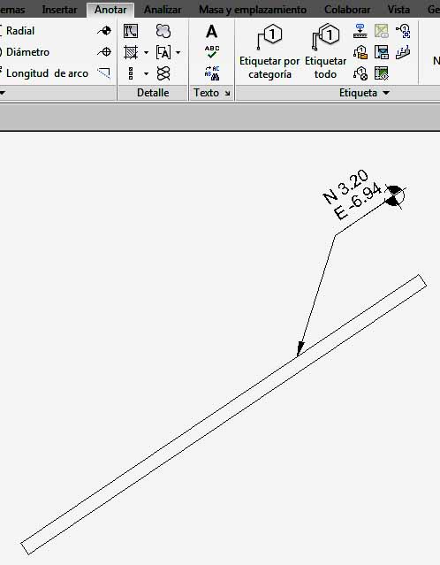 Cota de coordenadas de punto rotada, paralela al muro inclinado