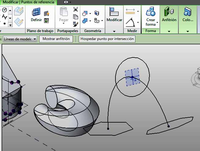 Camino en arco al que se le han colocado tres puntos de referencia